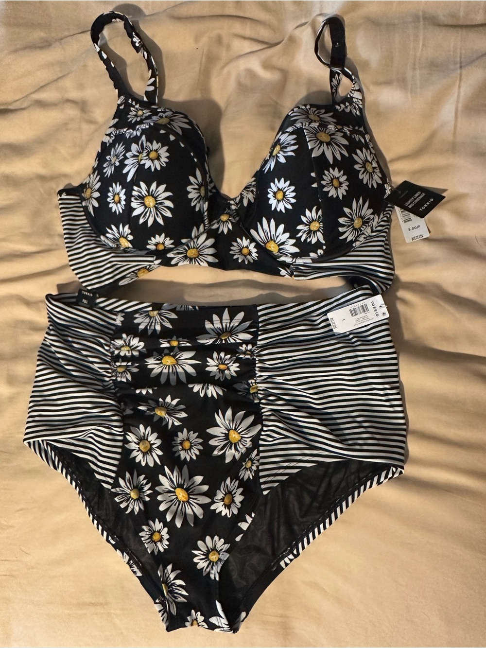 NWT TORRID High-Waist Daisy Print Top and Bottom SwimSet - Black/White/Yellow - Picture 5 of 7